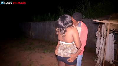 ကလပ်မှ ထွားကြိုင်းသော မိန်းကလေးနှင့် လိင်ဆက်ဆံမှု ၊ လမ်းပေါ် အချစ်ဇာတ်လမ်း